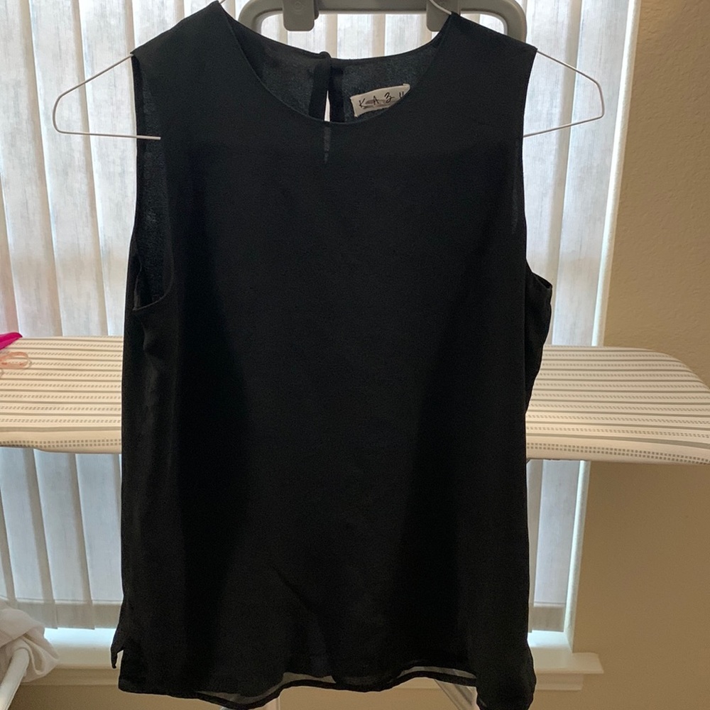 Kazu sleeveless black and lining blouse